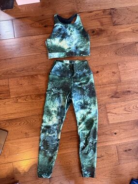 Womens Green Tie Dye Active Leggings and Crop Top Set